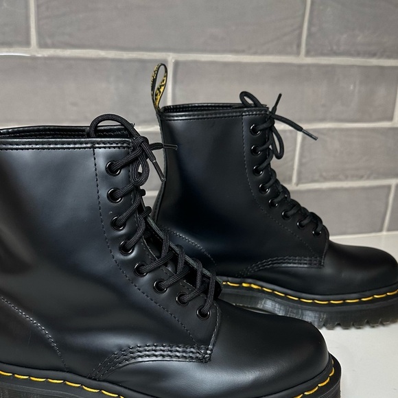 NWOB Dr. Martens 1460 Smooth Leather Lace Up Boots Black with Yellow Accents - Picture 2 of 16